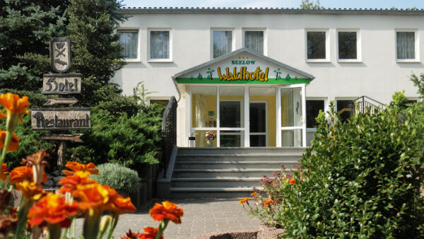 Waldhotel Seelow, Vierlinden (bei Seelow) Waldhotel Seelow, Vierlinden (bei Seelow)